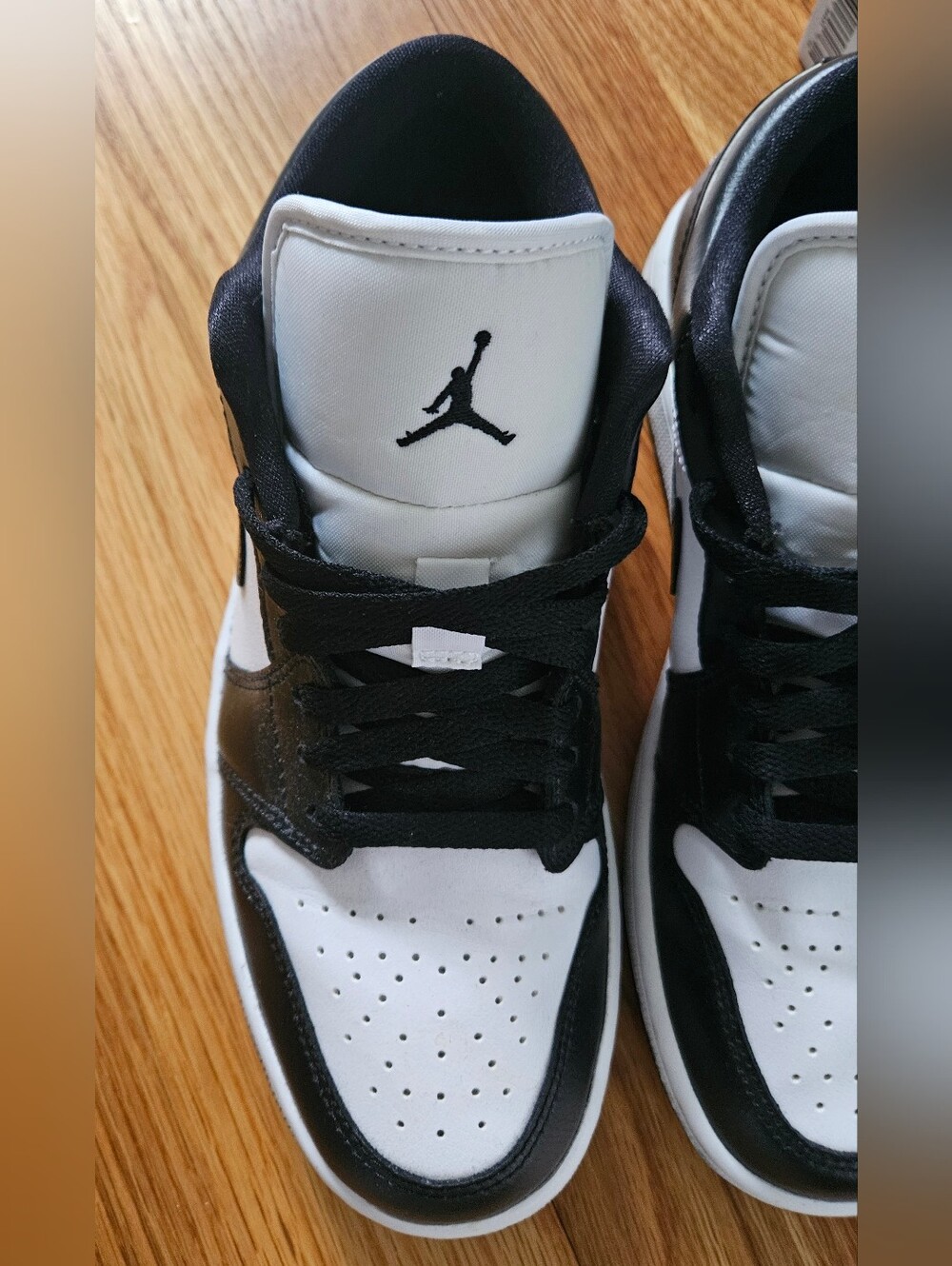 Nike Air Jordan 1 Low 'Panda' Sneakers Size 8.5 Women - Picture 2 of 9